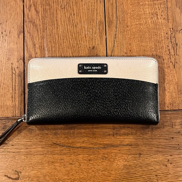 Kate Spade Handbag & Matching Wallet - soft pink and black.Items have gentle use - Picture 7 of 16